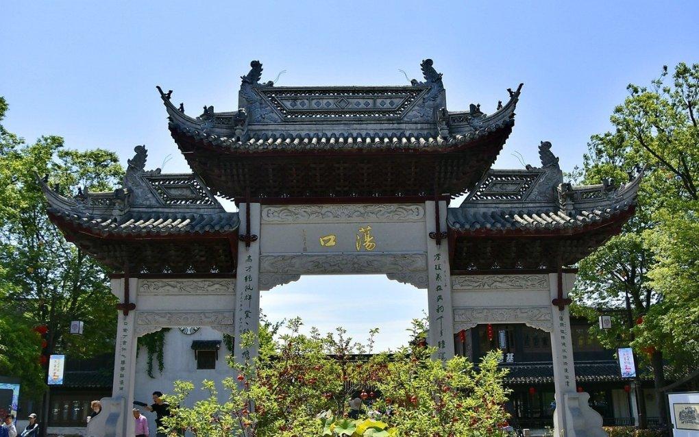 救援受困的小恐龙